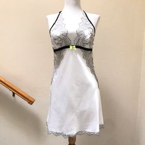 Victorias Secret Babydoll Chantilly Chemise Nightie Slip Lace Halter Satin Sz M